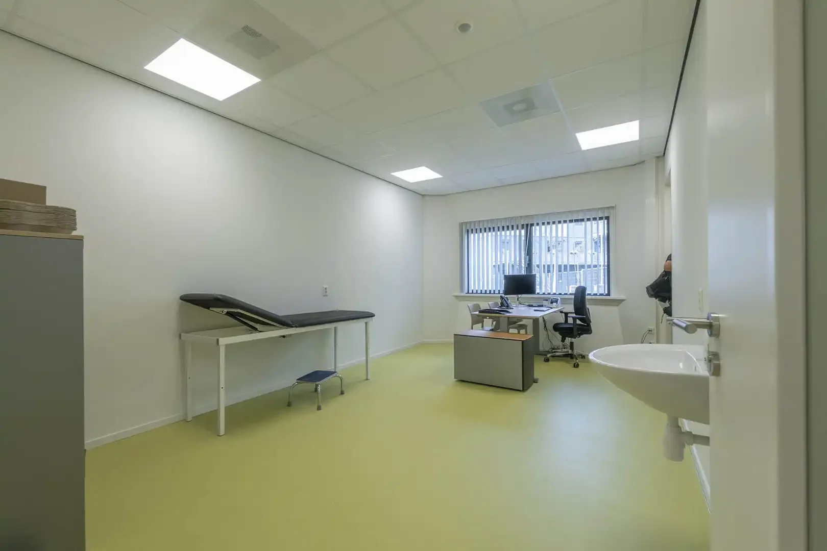 Transformatie van kantoorgebouw naar opvanglocatie asielzoekers-10