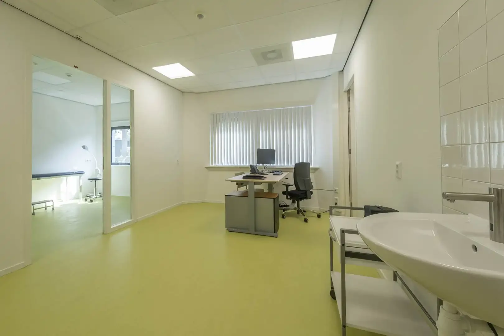 Transformatie van kantoorgebouw naar opvanglocatie asielzoekers-11