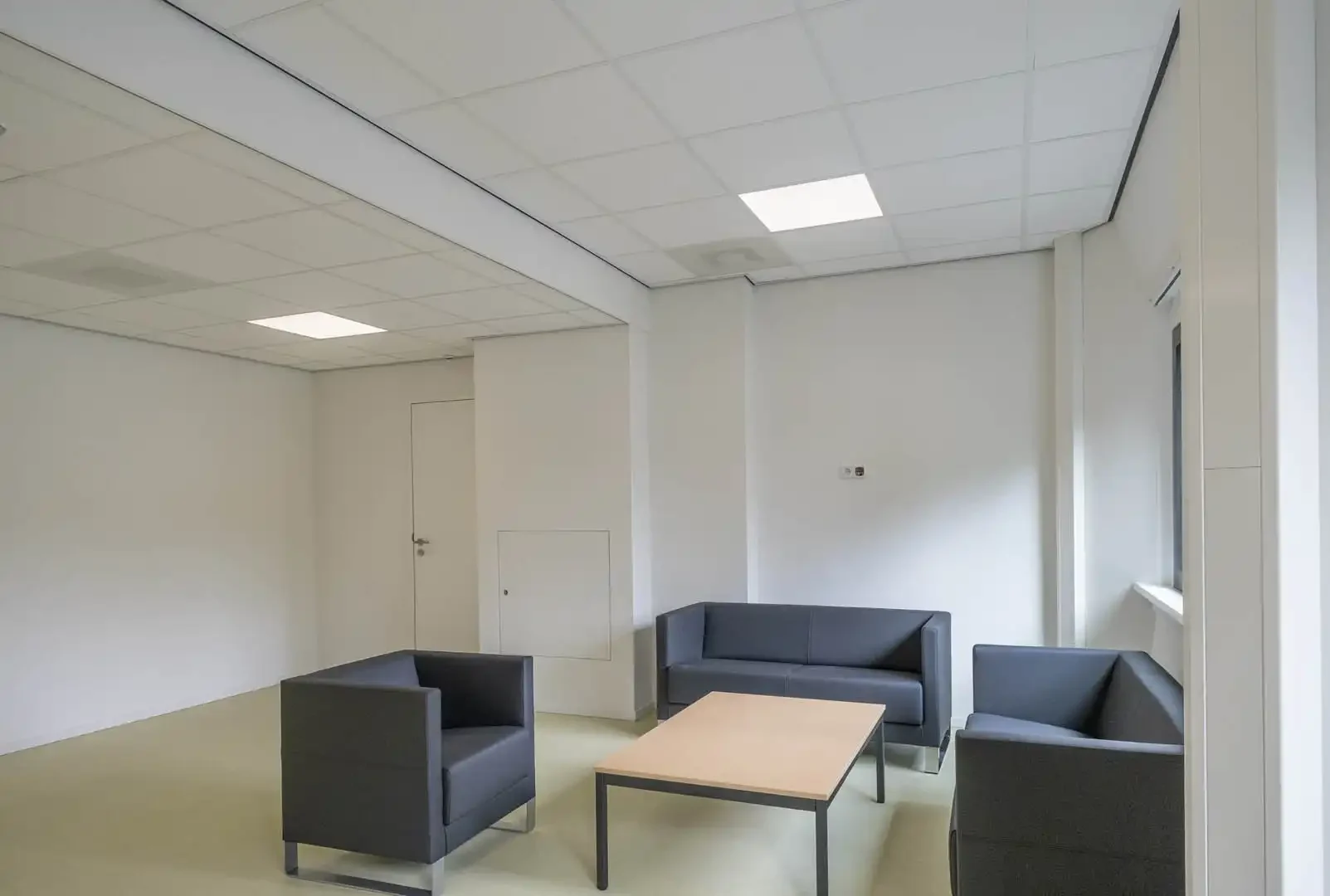 Transformatie van kantoorgebouw naar opvanglocatie asielzoekers-15