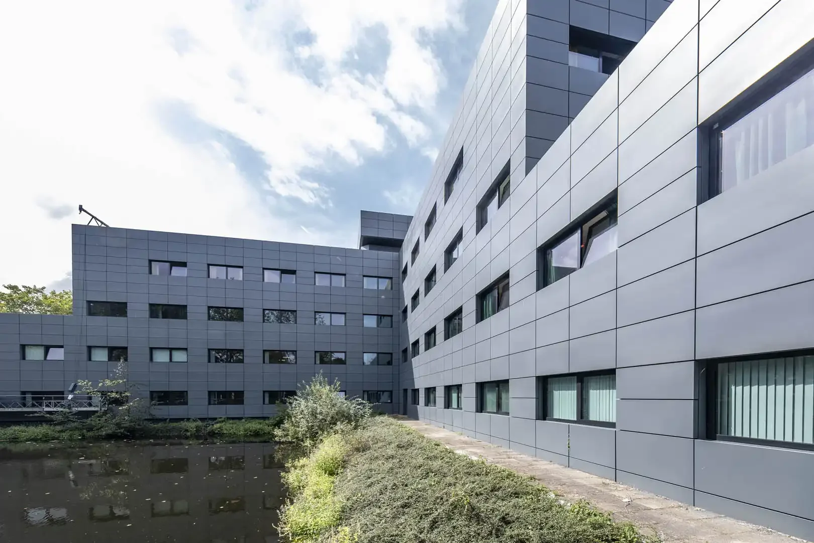Transformatie van kantoorgebouw naar opvanglocatie asielzoekers-2
