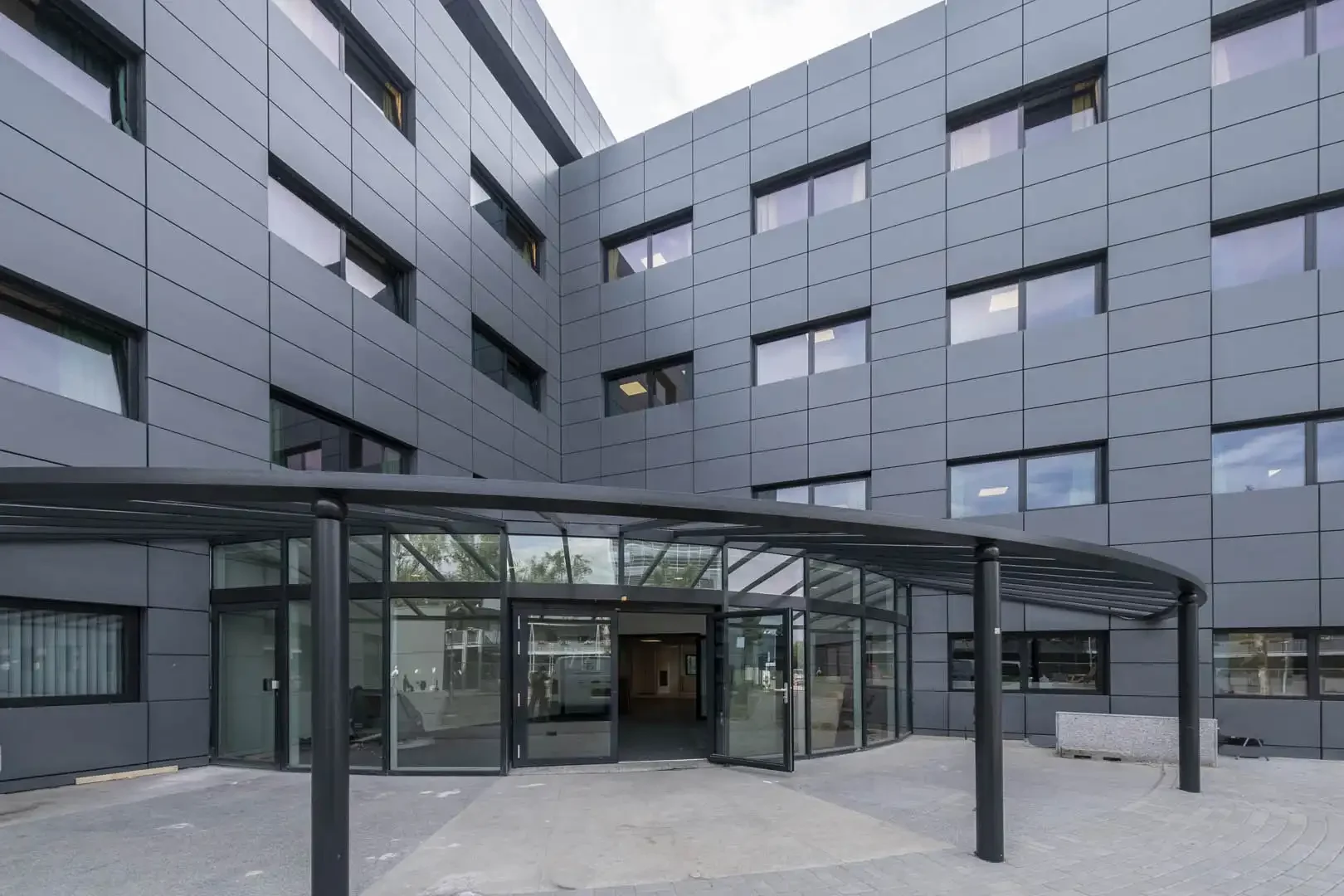 Transformatie van kantoorgebouw naar opvanglocatie asielzoekers-3