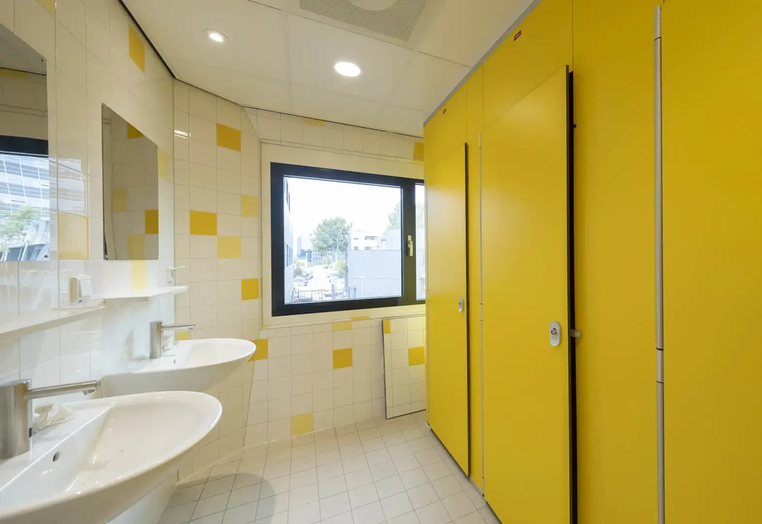 Transformatie van kantoorgebouw naar opvanglocatie asielzoekers-8