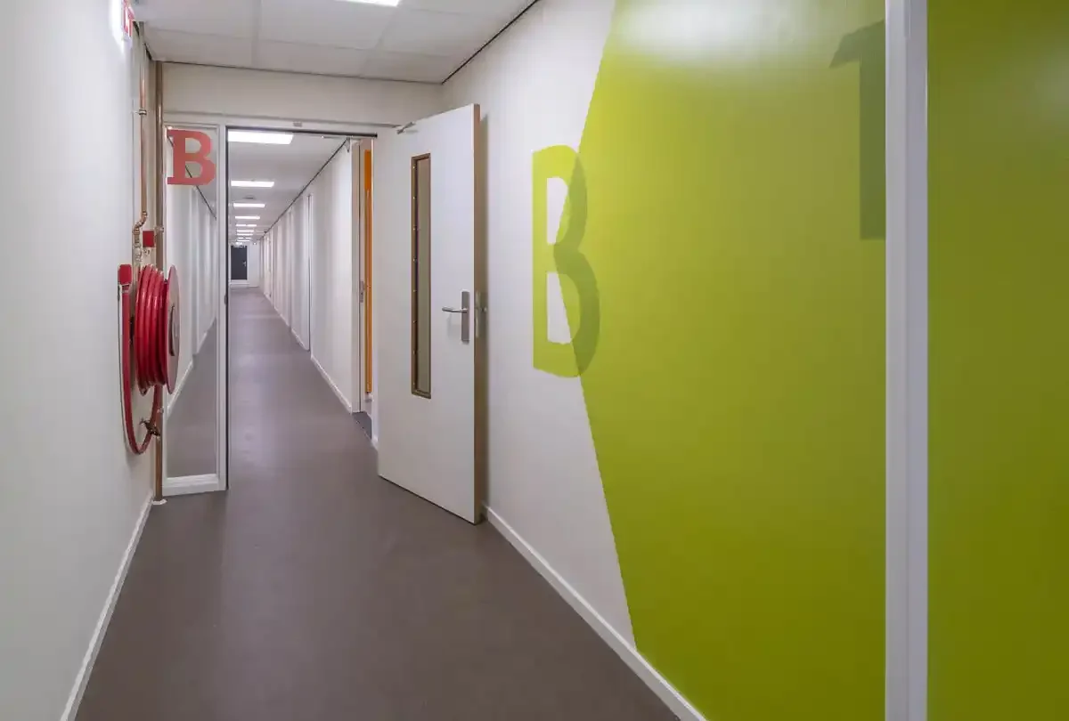 Transformatie van kantoorgebouw naar opvanglocatie asielzoekers-9-1